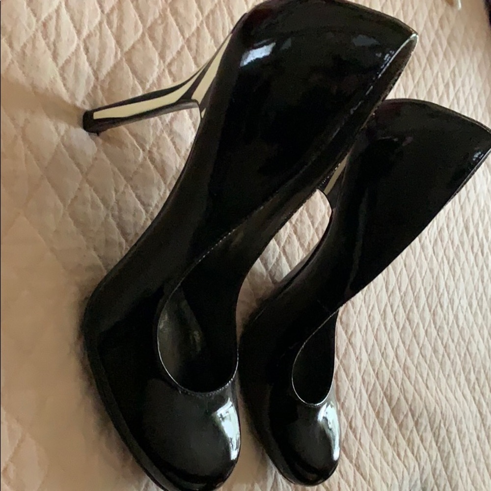 Jessica Simpson black with zebra heel shoe
